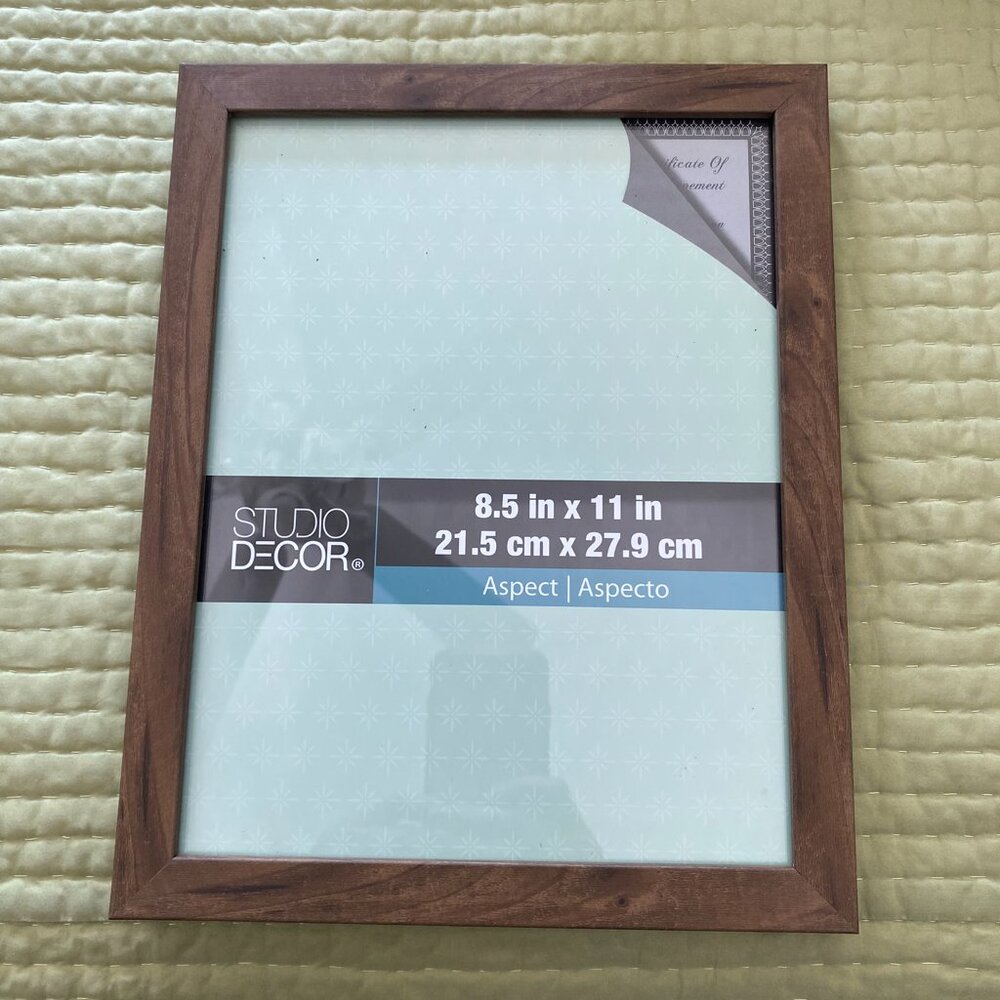 NWT STUDIO DECOR Brown Wood Frame 8.5 in x 11 in